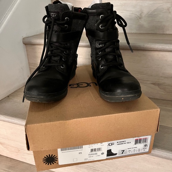 UGG Women's Kesey Black and Gray Combat Boots Size 7 - Picture 2 of 7